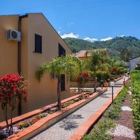 Ferienwohnung Fuer 6 Personen Ca 75 Qm In Cefalu, Sizilien Nordkueste Von Sizilien - B59143 *