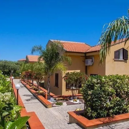 Ferienwohnung Fuer 6 Personen Ca 75 Qm In Cefalu, Sizilien Nordkueste Von Sizilien - B59143 *